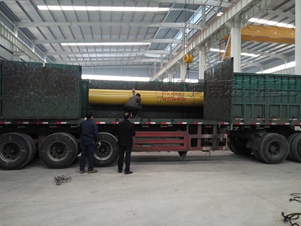 發(fā)往鄂爾多斯1.5m的牛糞烘干機裝貨現場